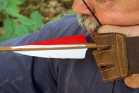 News & Tips: Traditional Archery: Gloves or Tabs?